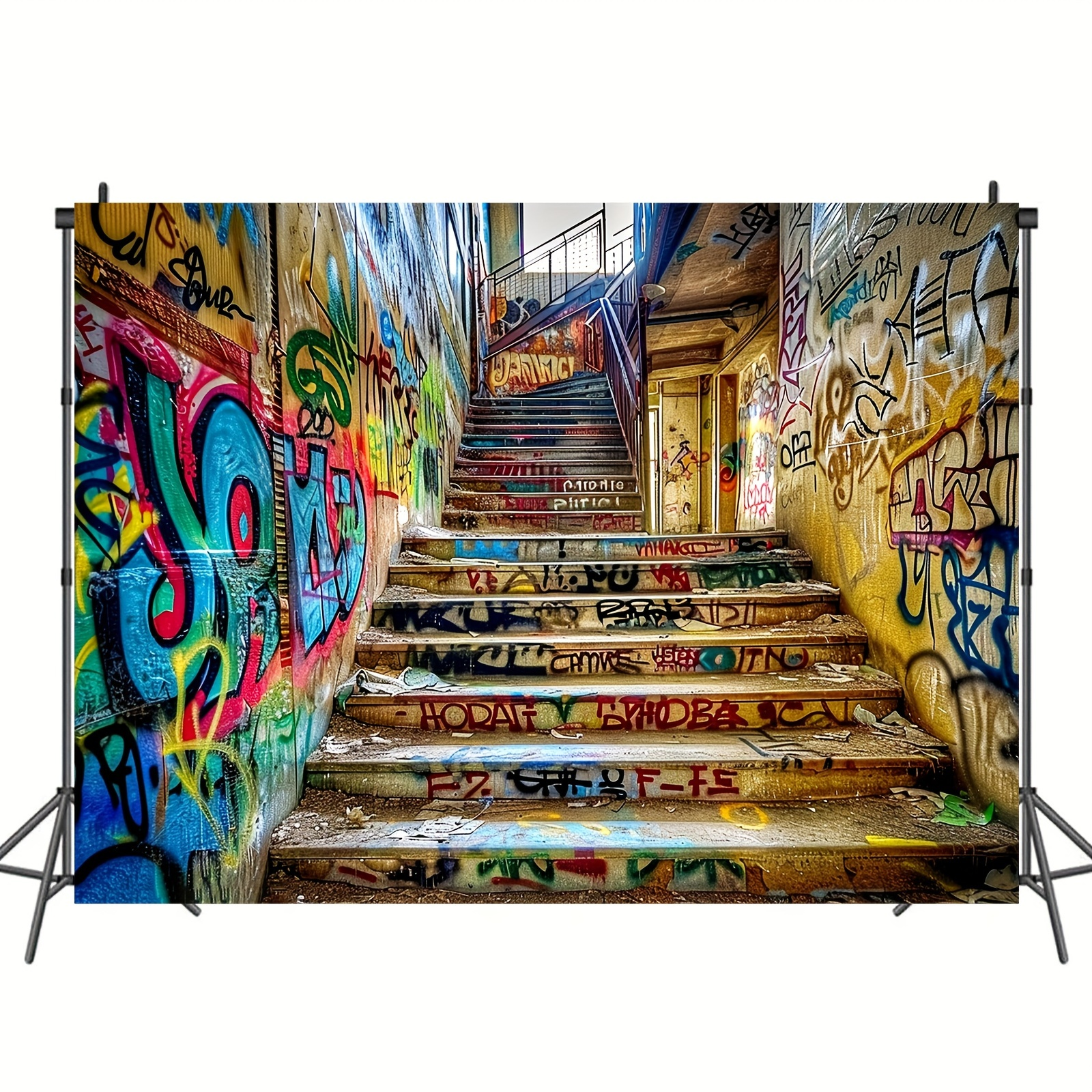 Vibrant urban street graffiti  - Street Fashion Events avis et prix